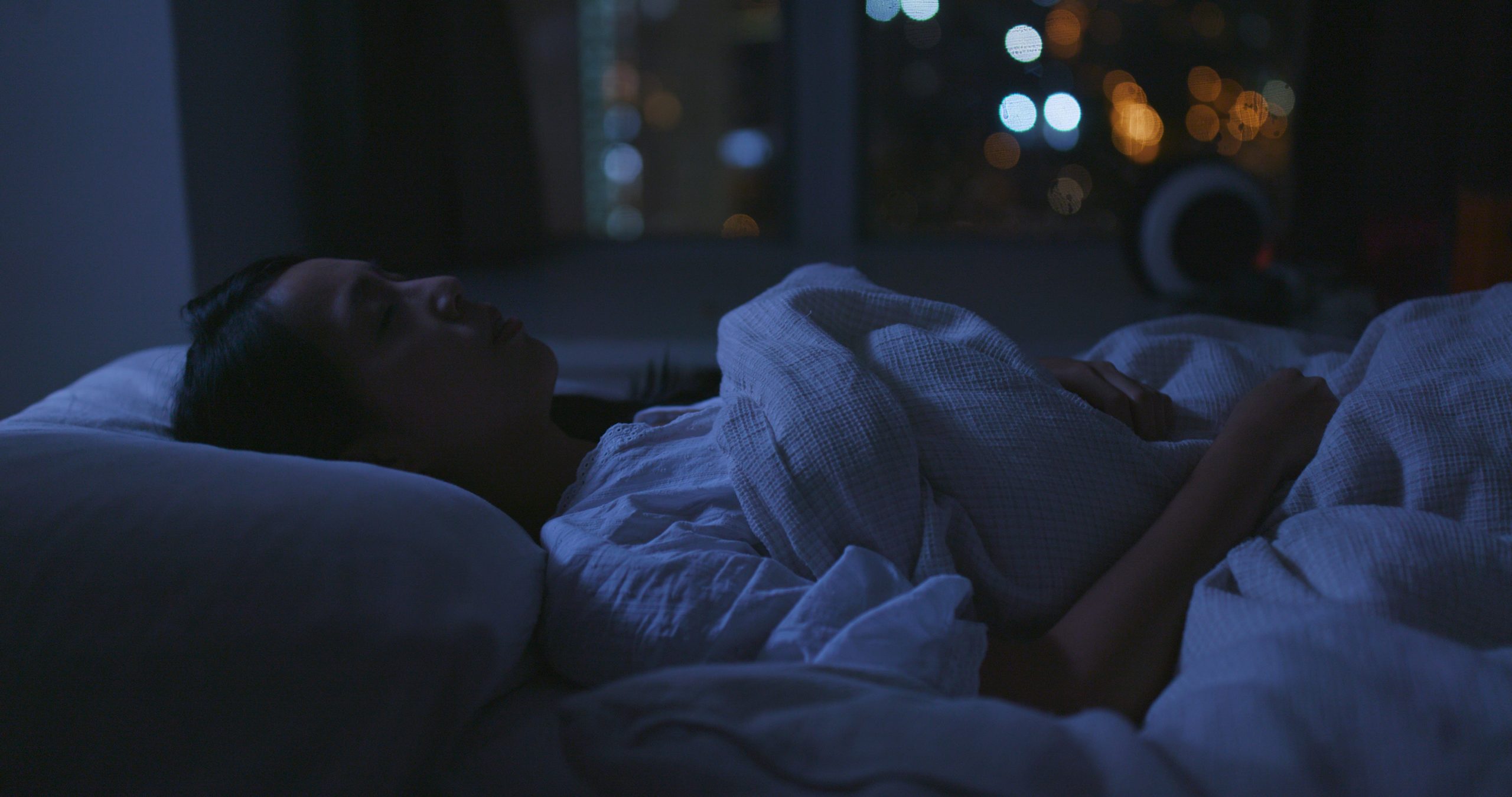 O que é a melatonina de libertação prolongada e porque é que é recomendada para despertares noturnos?